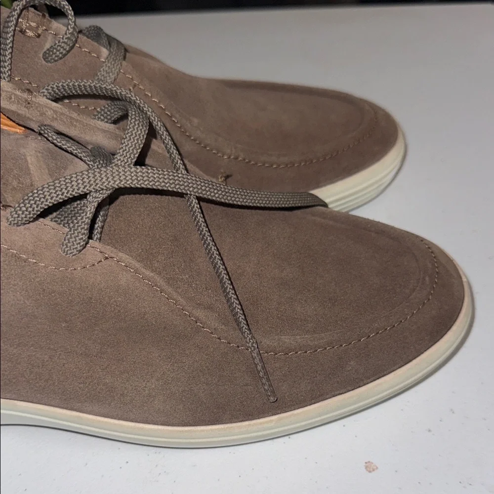 Ecco elegant brown